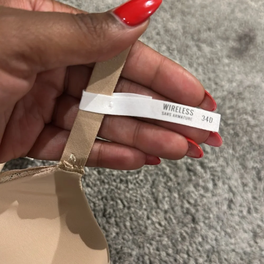 Aerie Bra with Adjustable Straps - Picture 2 of 2